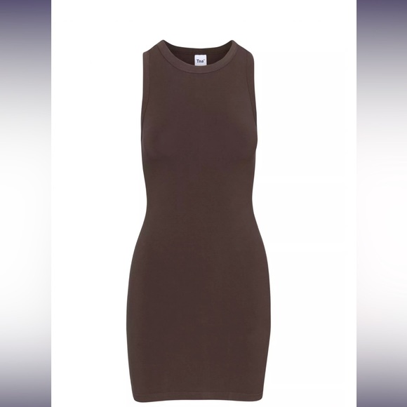 NWT- TNA by Aritzia Queens dress - Picture 1 of 12